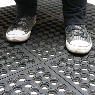 Heavy-Duty Black Rubber Bar Mats – Non-Slip Surface for Spill Protection & Bar Floor Safety