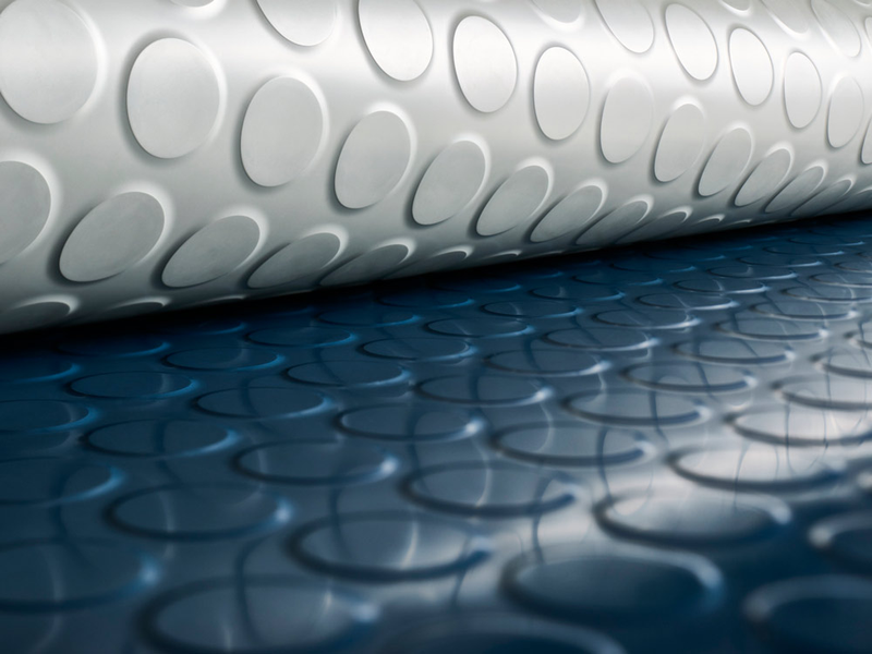 Studded Flooring Oil-Resistant Rubber Mats for Heavy-Duty Applications