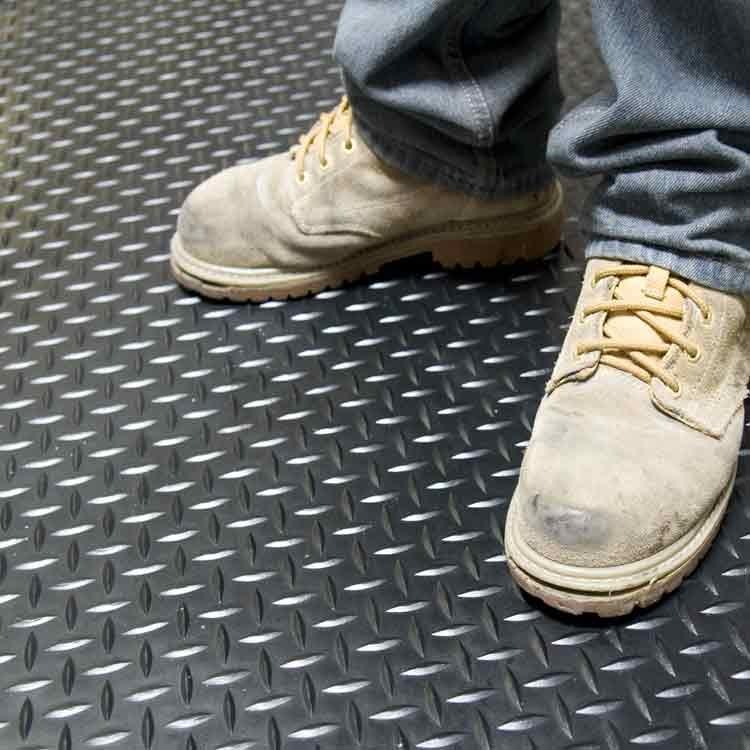 Heavy Duty Non-Slip Diamond Tread Safety Flooring Roll for Maximum Protection