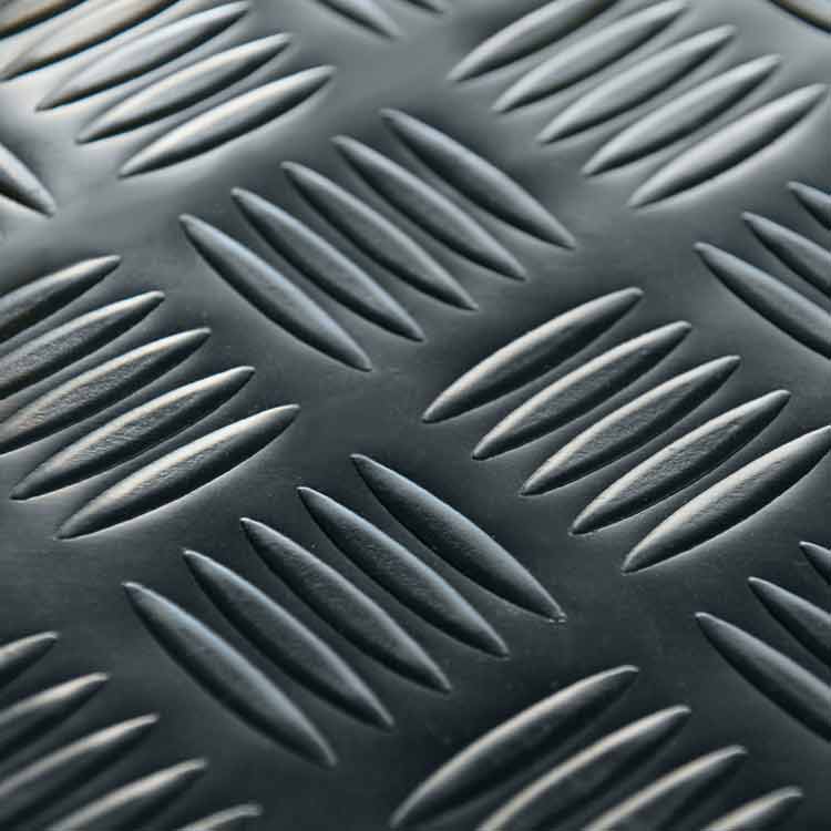 Checker Plate Rubber Kennel Flooring for Pet Areas
