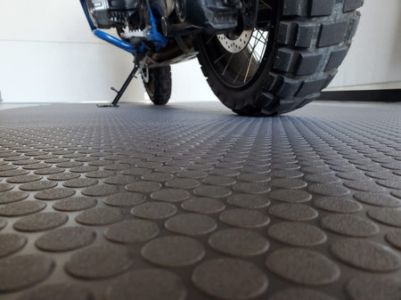 Commercial Rubber Garage Flooring with Dot Penny Pattern for Enhanced Safety