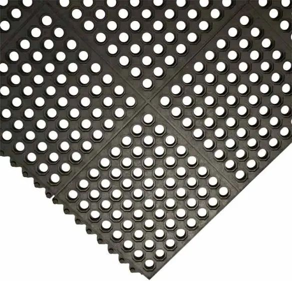 Rubber grass mat interlocking edge detail